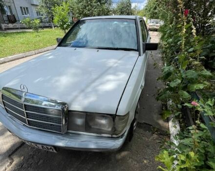 Белый Мерседес 190, объемом двигателя 2 л и пробегом 300 тыс. км за 1302 $, фото 1 на Automoto.ua