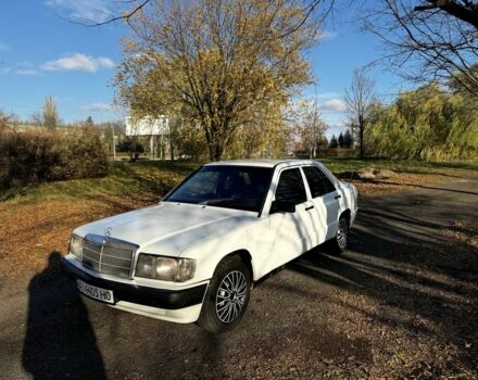 Белый Мерседес 190, объемом двигателя 2 л и пробегом 69 тыс. км за 1350 $, фото 1 на Automoto.ua