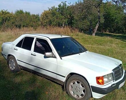 Белый Мерседес 190, объемом двигателя 2 л и пробегом 330 тыс. км за 2500 $, фото 1 на Automoto.ua