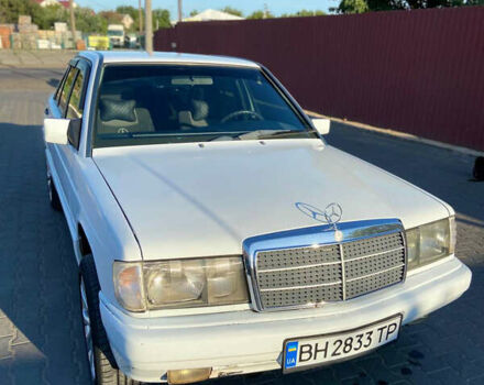 Белый Мерседес 190, объемом двигателя 2 л и пробегом 150 тыс. км за 2800 $, фото 1 на Automoto.ua