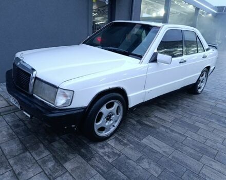 Белый Мерседес 190, объемом двигателя 2 л и пробегом 312 тыс. км за 950 $, фото 1 на Automoto.ua