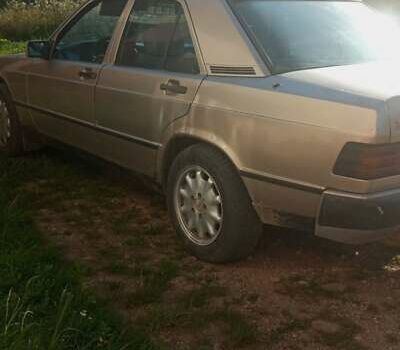 Бежевый Мерседес 190, объемом двигателя 2 л и пробегом 290 тыс. км за 1400 $, фото 5 на Automoto.ua