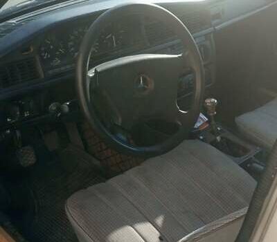 Бежевый Мерседес 190, объемом двигателя 2 л и пробегом 290 тыс. км за 1400 $, фото 1 на Automoto.ua