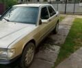 Бежевый Мерседес 190, объемом двигателя 2 л и пробегом 300 тыс. км за 1990 $, фото 1 на Automoto.ua