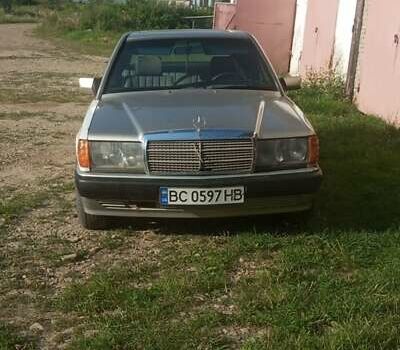 Бежевый Мерседес 190, объемом двигателя 2 л и пробегом 290 тыс. км за 1400 $, фото 4 на Automoto.ua