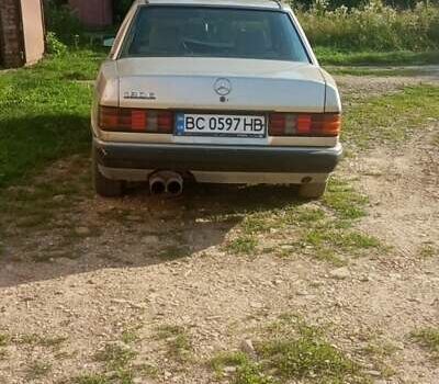 Бежевый Мерседес 190, объемом двигателя 2 л и пробегом 290 тыс. км за 1400 $, фото 3 на Automoto.ua