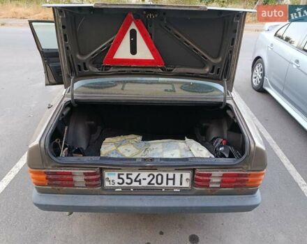 Бежевий Мерседес 190, об'ємом двигуна 2 л та пробігом 330 тис. км за 1500 $, фото 19 на Automoto.ua