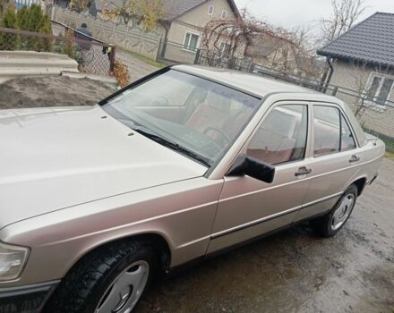 Бежевый Мерседес 190, объемом двигателя 2.2 л и пробегом 370 тыс. км за 2700 $, фото 5 на Automoto.ua