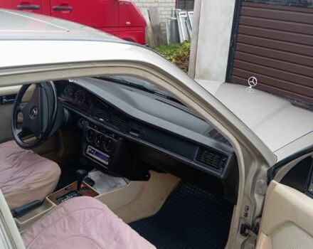 Бежевый Мерседес 190, объемом двигателя 2.2 л и пробегом 370 тыс. км за 2700 $, фото 8 на Automoto.ua