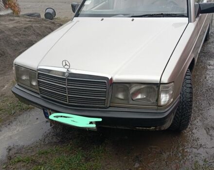 Бежевый Мерседес 190, объемом двигателя 2.2 л и пробегом 370 тыс. км за 2700 $, фото 6 на Automoto.ua
