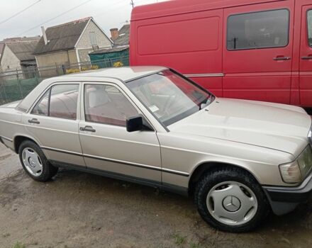 Бежевый Мерседес 190, объемом двигателя 2.2 л и пробегом 370 тыс. км за 2700 $, фото 7 на Automoto.ua