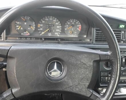 Бежевий Мерседес 190, об'ємом двигуна 2 л та пробігом 350 тис. км за 1700 $, фото 4 на Automoto.ua