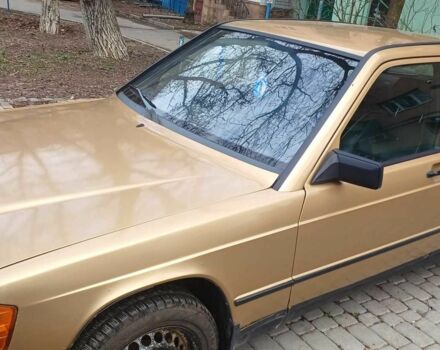 Бежевий Мерседес 190, об'ємом двигуна 2 л та пробігом 350 тис. км за 1800 $, фото 4 на Automoto.ua