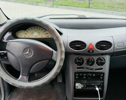 Черный Мерседес 190, объемом двигателя 1.9 л и пробегом 220 тыс. км за 3500 $, фото 7 на Automoto.ua