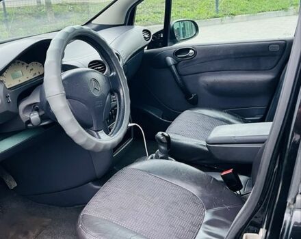 Черный Мерседес 190, объемом двигателя 1.9 л и пробегом 220 тыс. км за 3500 $, фото 6 на Automoto.ua