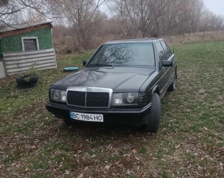 Чорний Мерседес 190, об'ємом двигуна 2 л та пробігом 180 тис. км за 2300 $, фото 4 на Automoto.ua
