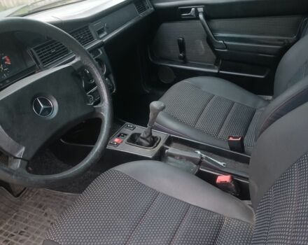Чорний Мерседес 190, об'ємом двигуна 2 л та пробігом 180 тис. км за 2300 $, фото 2 на Automoto.ua