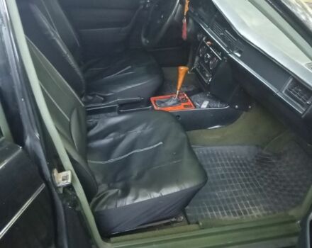 Черный Мерседес 190, объемом двигателя 2 л и пробегом 300 тыс. км за 1921 $, фото 3 на Automoto.ua