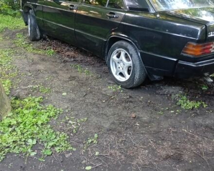 Черный Мерседес 190, объемом двигателя 2 л и пробегом 300 тыс. км за 1921 $, фото 2 на Automoto.ua