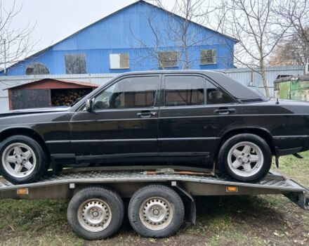 Чорний Мерседес 190, об'ємом двигуна 2 л та пробігом 300 тис. км за 750 $, фото 1 на Automoto.ua
