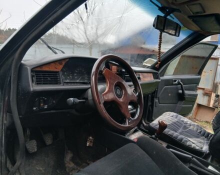 Чорний Мерседес 190, об'ємом двигуна 2 л та пробігом 300 тис. км за 750 $, фото 5 на Automoto.ua