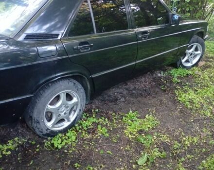 Черный Мерседес 190, объемом двигателя 2 л и пробегом 300 тыс. км за 1921 $, фото 1 на Automoto.ua