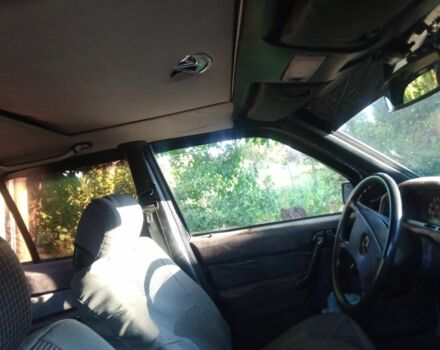 Черный Мерседес 190, объемом двигателя 2 л и пробегом 250 тыс. км за 1500 $, фото 4 на Automoto.ua