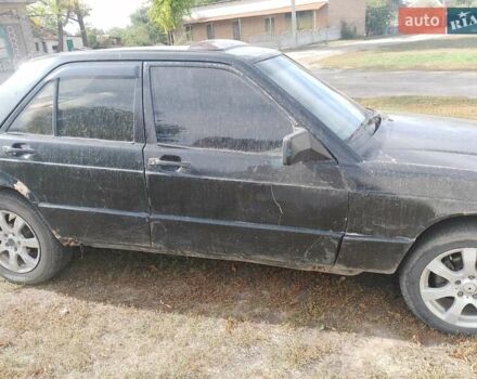 Черный Мерседес 190, объемом двигателя 2 л и пробегом 300 тыс. км за 1100 $, фото 3 на Automoto.ua