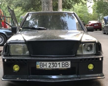 Черный Мерседес 190, объемом двигателя 2 л и пробегом 120 тыс. км за 1000 $, фото 1 на Automoto.ua