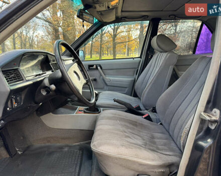 Черный Мерседес 190, объемом двигателя 2.6 л и пробегом 267 тыс. км за 2999 $, фото 9 на Automoto.ua