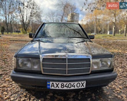 Черный Мерседес 190, объемом двигателя 2.6 л и пробегом 267 тыс. км за 2999 $, фото 8 на Automoto.ua