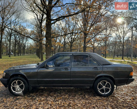 Черный Мерседес 190, объемом двигателя 2.6 л и пробегом 267 тыс. км за 2999 $, фото 2 на Automoto.ua