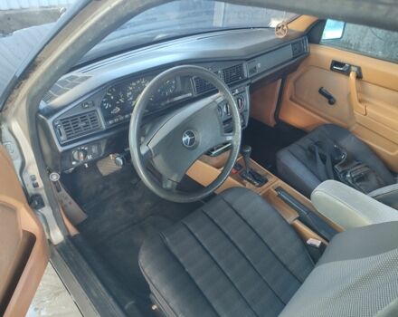 Чорний Мерседес 190, об'ємом двигуна 2 л та пробігом 300 тис. км за 1650 $, фото 4 на Automoto.ua