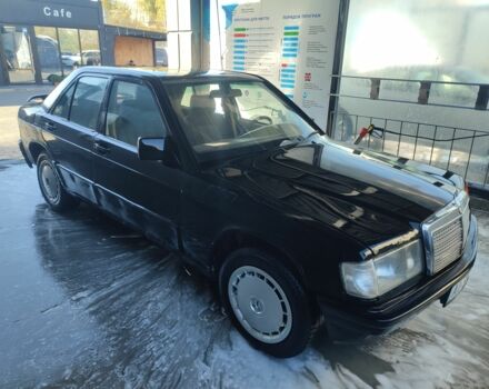 Чорний Мерседес 190, об'ємом двигуна 2 л та пробігом 300 тис. км за 1650 $, фото 1 на Automoto.ua