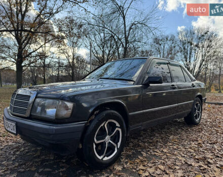 Черный Мерседес 190, объемом двигателя 2.6 л и пробегом 267 тыс. км за 2999 $, фото 1 на Automoto.ua
