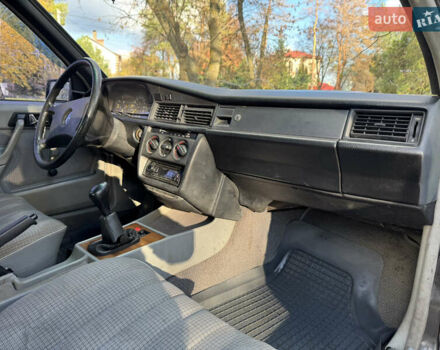 Черный Мерседес 190, объемом двигателя 2.6 л и пробегом 267 тыс. км за 2999 $, фото 11 на Automoto.ua