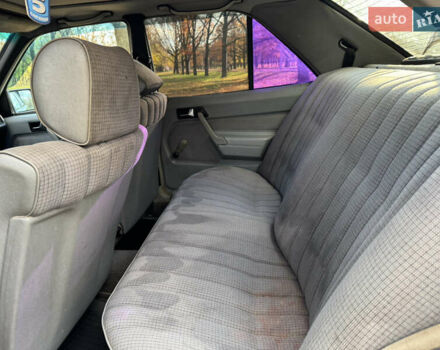 Черный Мерседес 190, объемом двигателя 2.6 л и пробегом 267 тыс. км за 2999 $, фото 10 на Automoto.ua