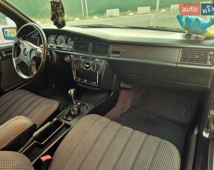 Черный Мерседес 190, объемом двигателя 2.3 л и пробегом 271 тыс. км за 4000 $, фото 15 на Automoto.ua