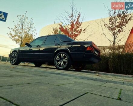 Черный Мерседес 190, объемом двигателя 2.3 л и пробегом 271 тыс. км за 4000 $, фото 12 на Automoto.ua