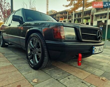 Черный Мерседес 190, объемом двигателя 2.3 л и пробегом 271 тыс. км за 4000 $, фото 6 на Automoto.ua
