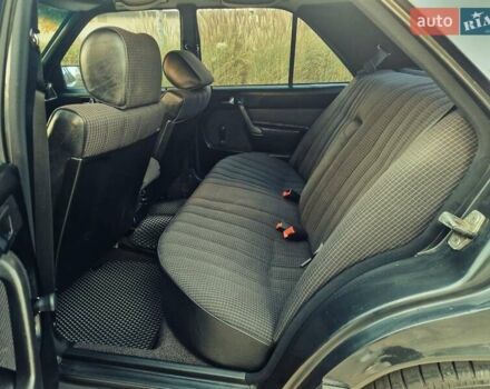 Черный Мерседес 190, объемом двигателя 2.3 л и пробегом 271 тыс. км за 4000 $, фото 25 на Automoto.ua