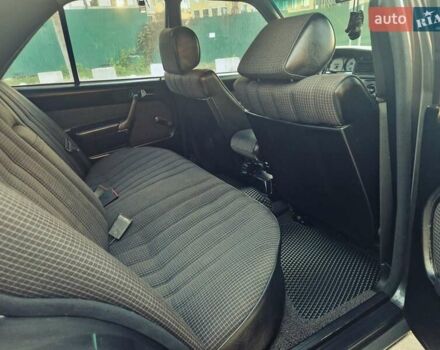 Черный Мерседес 190, объемом двигателя 2.3 л и пробегом 271 тыс. км за 4000 $, фото 20 на Automoto.ua