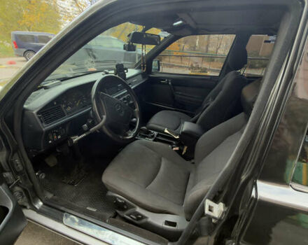 Черный Мерседес 190, объемом двигателя 2 л и пробегом 374 тыс. км за 6500 $, фото 7 на Automoto.ua