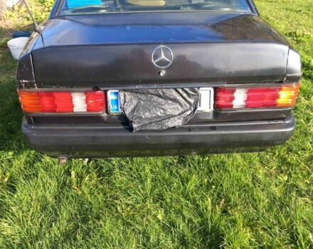 Чорний Мерседес 190, об'ємом двигуна 2.2 л та пробігом 500 тис. км за 709 $, фото 1 на Automoto.ua