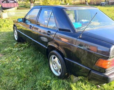 Чорний Мерседес 190, об'ємом двигуна 2.2 л та пробігом 500 тис. км за 709 $, фото 4 на Automoto.ua