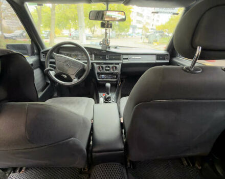 Черный Мерседес 190, объемом двигателя 2 л и пробегом 374 тыс. км за 6500 $, фото 19 на Automoto.ua