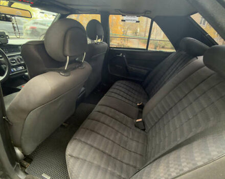 Черный Мерседес 190, объемом двигателя 2 л и пробегом 374 тыс. км за 6500 $, фото 18 на Automoto.ua