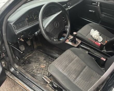 Чорний Мерседес 190, об'ємом двигуна 1.8 л та пробігом 300 тис. км за 1500 $, фото 1 на Automoto.ua