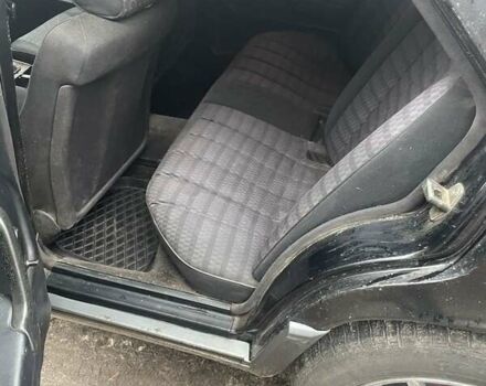 Чорний Мерседес 190, об'ємом двигуна 1.8 л та пробігом 300 тис. км за 1500 $, фото 1 на Automoto.ua