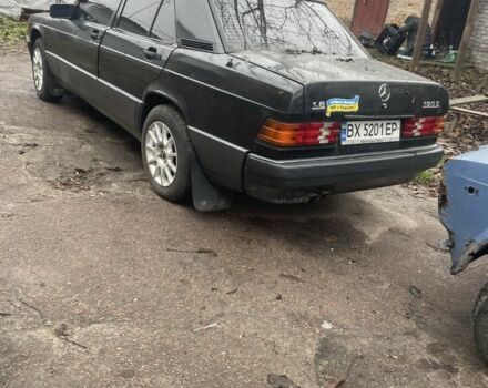 Чорний Мерседес 190, об'ємом двигуна 1.8 л та пробігом 300 тис. км за 1500 $, фото 5 на Automoto.ua
